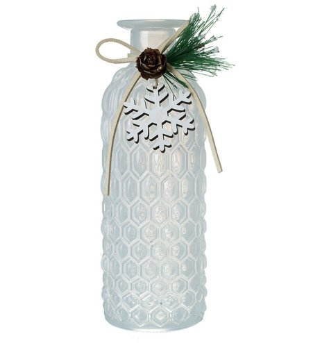 A stylish glass jar with a honeycomb design and frosted finish. Complete with a wooden snowflake charm and foliage