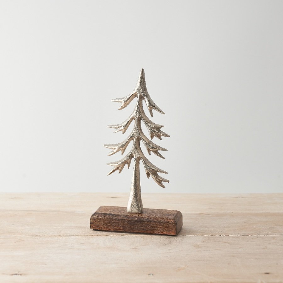 This beautifully crafted tree decoration makes a unique gift item and stylish interior accessory.