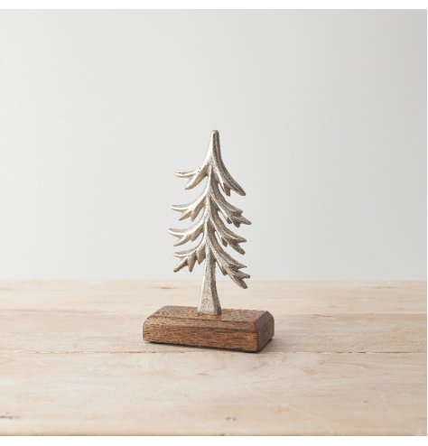 A rustic tree ornament with a hammered finish set upon a chunky mango wood base. 