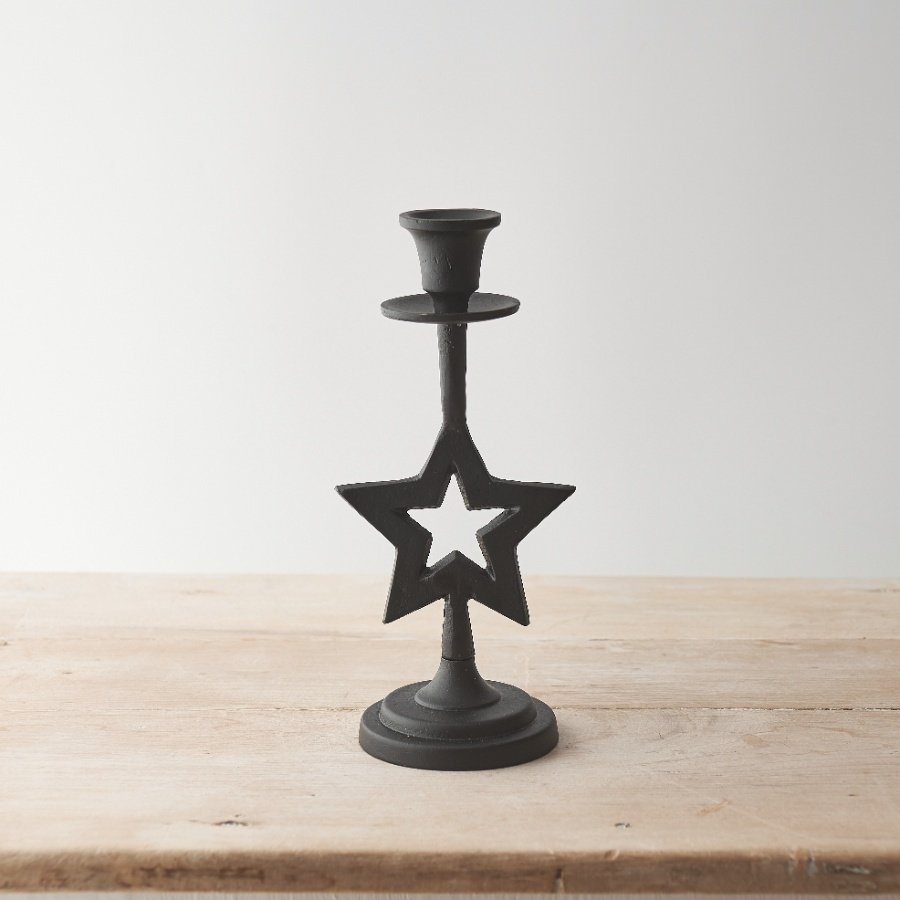 Decorate the home with this sculptural candle holder with star detail. With a contemporary aesthetic and hammered finish