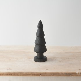 Add texture and character to your seasonal displays with this stylish and on trend carved Christmas tree. 