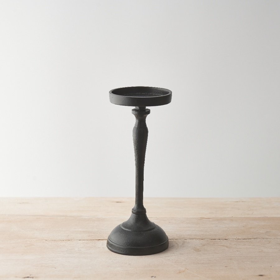 A chic and elegant candle holder made from raw aluminium with a matt black finish. 