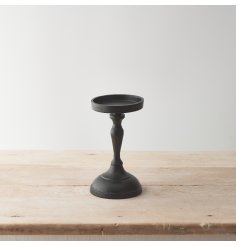 A chic metal candle holder with a matt black finish. Elegant and stylish, perfectly sized for pillar candles. 