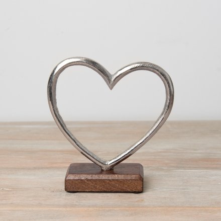 Metal chic heart on a wooden base