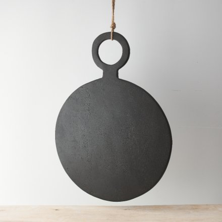 A stylish board in graphite black. With a loop handle and jute string hanger. 