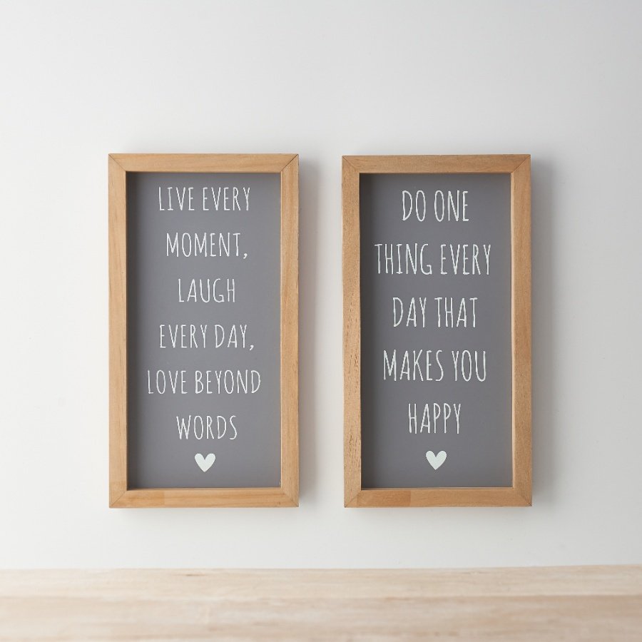 2 Assorted quote plaques each with chunky wooden frame, stylish grey background and heart motifs. 