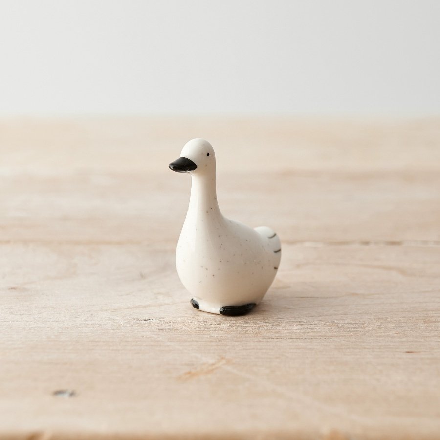 A charming porcelain duck ornament with a stylish speckled finish. 