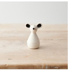 An adorable mouse decoration made from porcelain. With a smooth finish and speckled design it is charming and unique. 