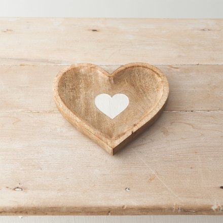 Keep your essentials safe with this beautiful heart shaped trinket dish. Made from natural mango wood