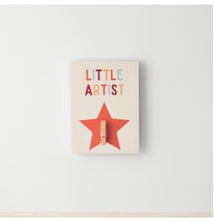 Celebrate the work of your own little artist by displaying it on this colourful and cute display sign with peg. 