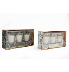 A set of 3 scented candles in apple and cinnamon in 2 assorted designs. 
