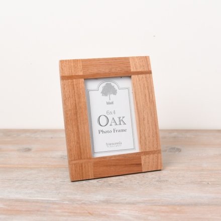 Crafted from solid oak, this frame features an intricate inlay pattern that adds a touch of classic style to any room. 