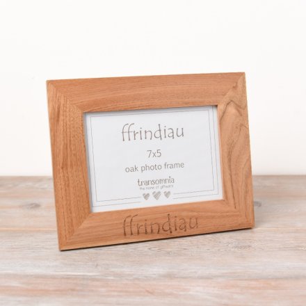 A beautifully natural oak frame engraved with Ffrindiau which is Friends in welsh.