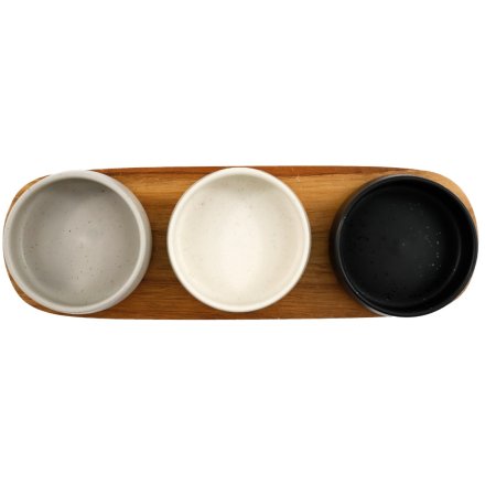 This chic set of 3 Tapas Bowls and Bamboo Tray is the perfect way to enjoy tapas in style!