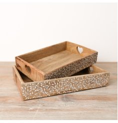 A gorgeous set of 2 leaf print trays that stack perfectly. In a neutral hue these would be a great base for a table disp