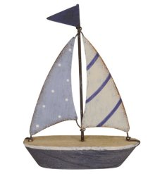 Enjoy the timeless beauty of this sailing boat ornament.
