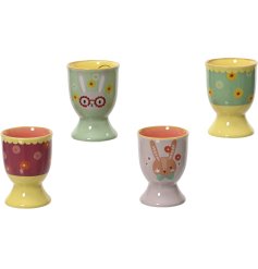 A lovely springtime egg cup with a floral pattern in 4 assorted designs. 