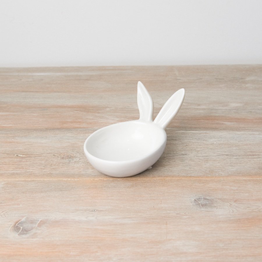 A chic bunny shaped container with ears. Perfect for presenting eggs, tasty treats and small items. 