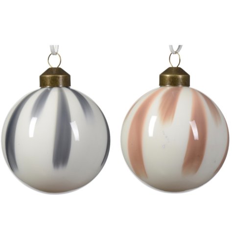 A lovely set of 3 glass baubles in 2 assorted designs.
