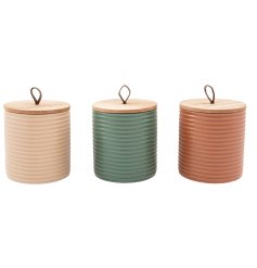 A fragranced candle encased in a ribbed candle pot with a natural wood lid, in 3 assorted designs. 