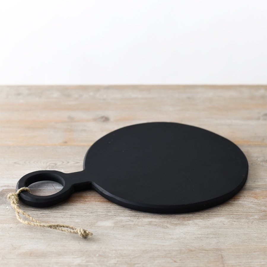 A stylish round board finished with a black colour tone. 