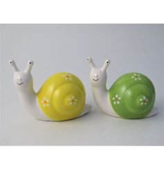 Create a whimsical window display with this cheery little snail decoration in 2 assorted designs. 