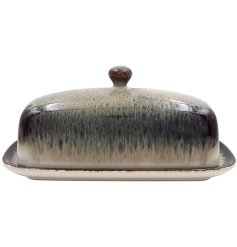 This reactive glaze butter dish is the perfect addition to any dining table and kitchen. 