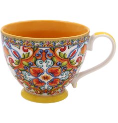 A lovely Tuscany-style mug that's certain to bring a touch of elegance to any household.