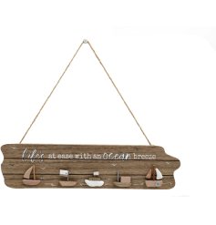This 40cm wooden plaque is perfect for bringing a touch of the seaside to the home