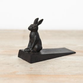 Add a hint of countryside to the home decor with this cast iron door wedge in a rabbit design. 