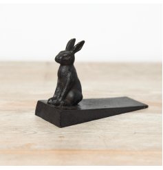 A bold and sturdy door wedge featuring a rabbit sat at the end of the wedge. 