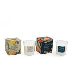 Add a citrus aroma to the home with this assortment of 2 mini boxed candles with fruit fragrances. 