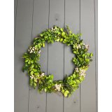 Dress your customers home with this absolutely beautiful boxwood leaf wreath. 