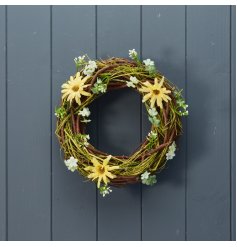 A lovely spring time wreath adorned with artificial flowers including 3 gorgeous daisies. 
