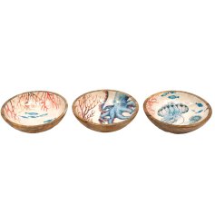 Perfect for hosting outdoors and enjoying summer meals, this stunning bowl is a essential addition to your collection