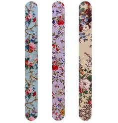 An assortment of 3 nails files in a pretty floral design from the William Kilburn collection. 
