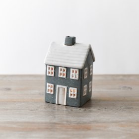 Add a touch of style with this elegant mini house, perfect for accentuating any decor.