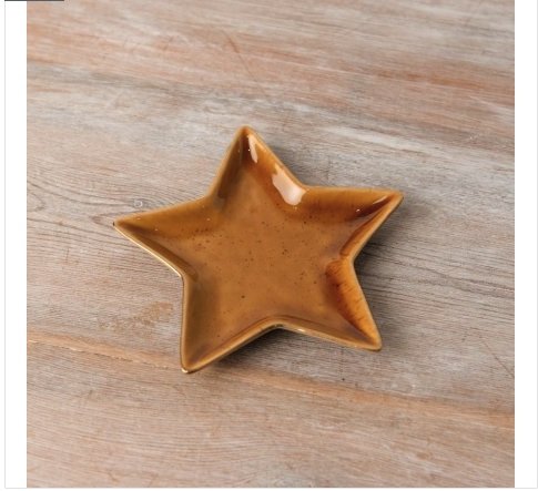 Store all your treasures in one spot with this small star dish.