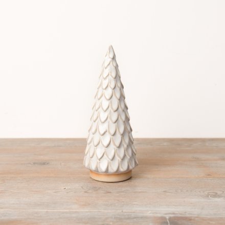 A delightful tree with scalloped edges, complemented by reactive glaze in neutral tones.