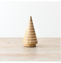 A chic and minimalist Christmas tree ornament made from mango wood, featuring an engraved white striped detail. 