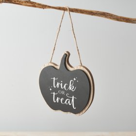 A stylish and unique pumpkin shaped hanging wooden sign. Complete with dainty stars and a trick or trick slogan.