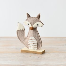 Add a touch of woodland charm with our handcrafted Felt Fox On Mdf Base. Bring the outdoors in to your home.