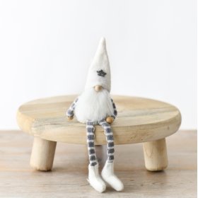 Our enchanting 21cm Santa figurine brings the North Pole to life!