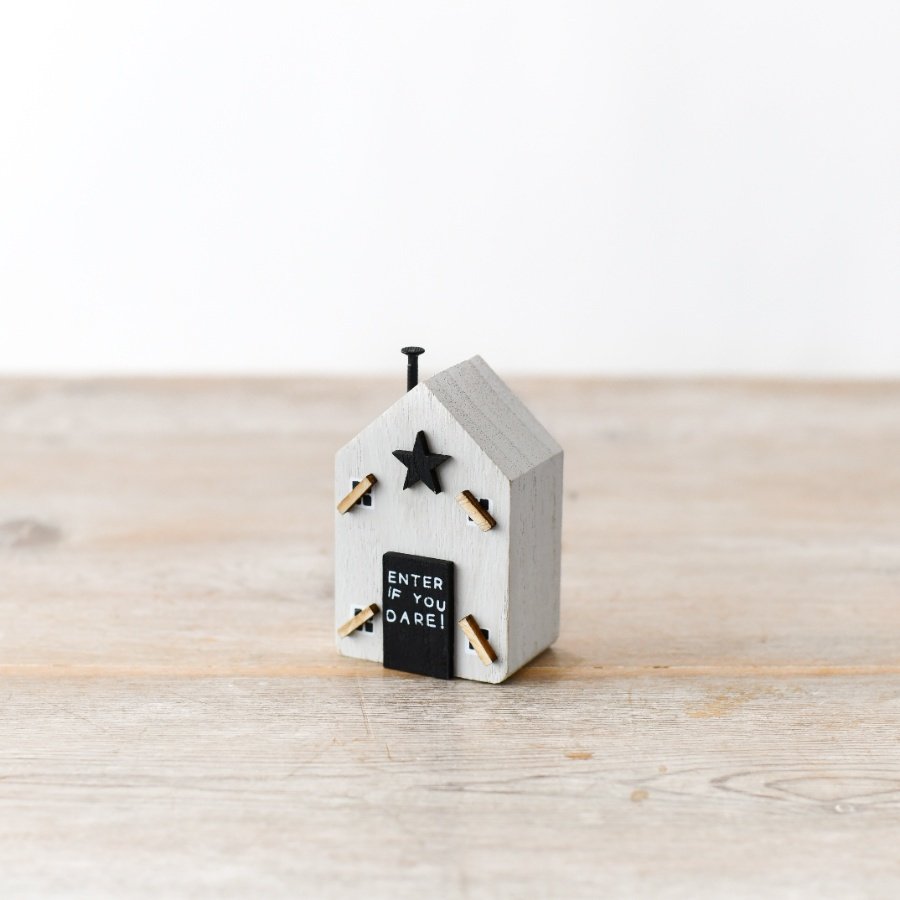 A must have monochrome wooden house decoration. With a seasonal slogan, painterly finish and 3D details. 