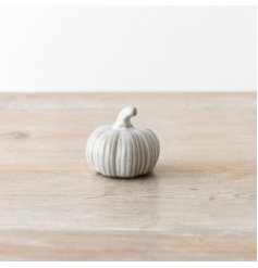Update your old halloween deco with this cute little reactive glazed pumkin