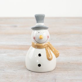 Add festive charm with this adorable snowman - perfect for creating a cozy Christmas ambiance. 