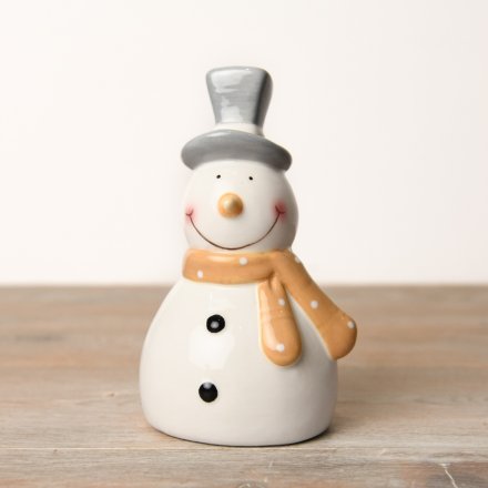 Get into the holiday mood with this adorable ceramic snowman ornamen