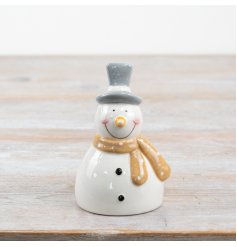 Get into the holiday spirit with this adorable ceramic snowman ornament.