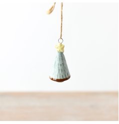 A cute and charming Christmas tree ornament, ideal for infusing the home with a hint of festive tradition.