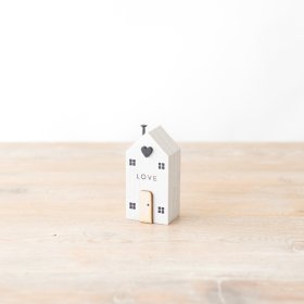 Add a touch of rustic charm to your home with this shabby chic wooden house 